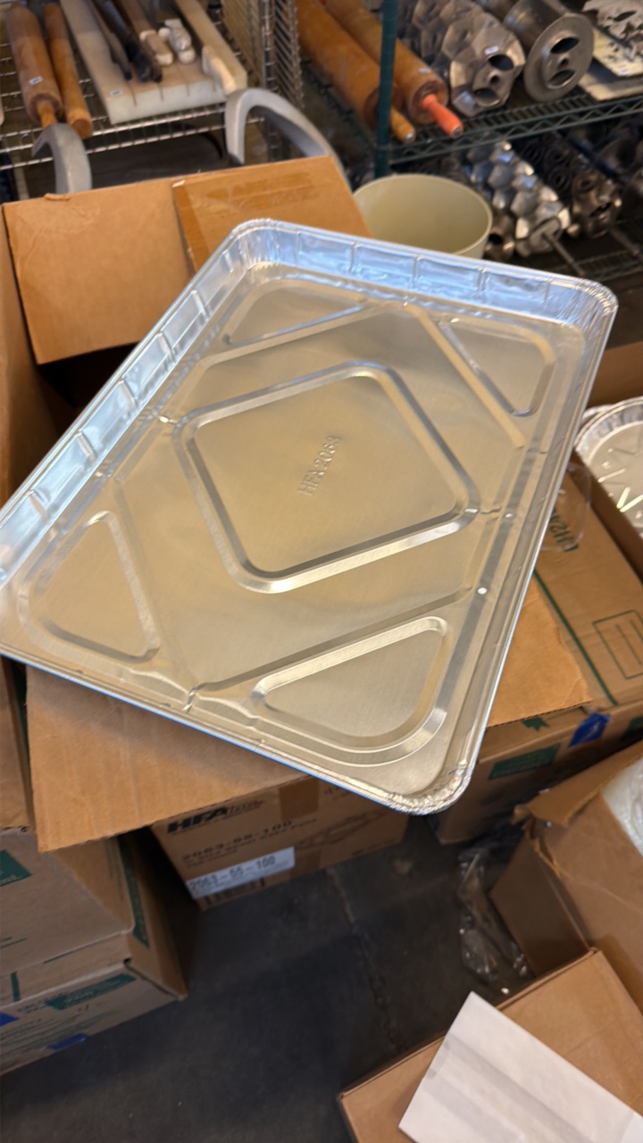 lot 470 image: Half sheet size cake pans