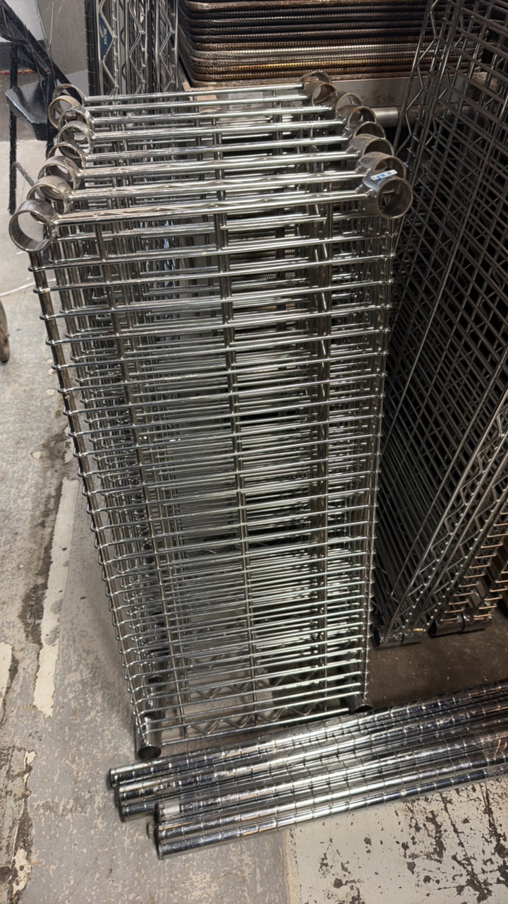 lot 483 image: bakers rack