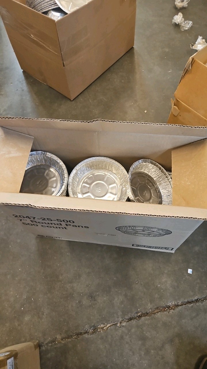 lot 492 image: 7 pie tin