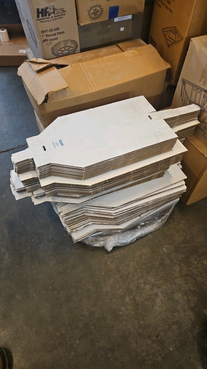 lot 495 image: Uline Bins Assortment