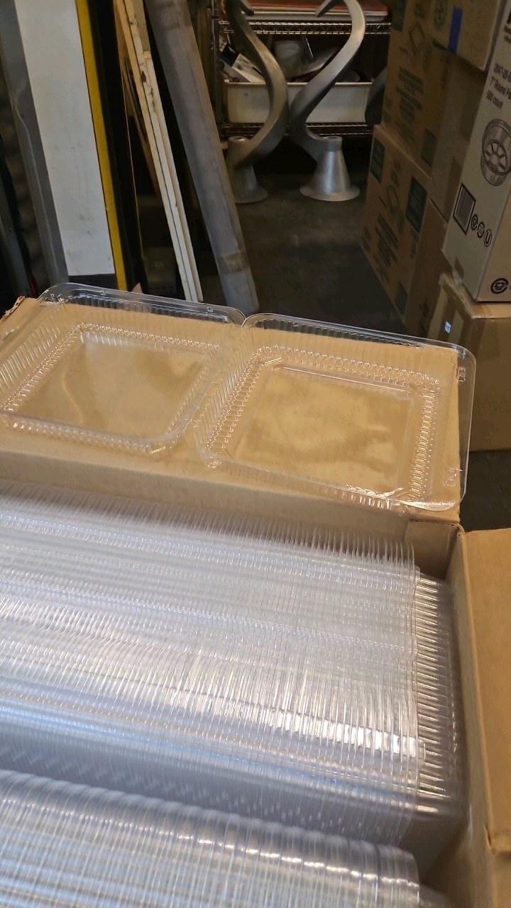 lot 499 image: 8 pan container