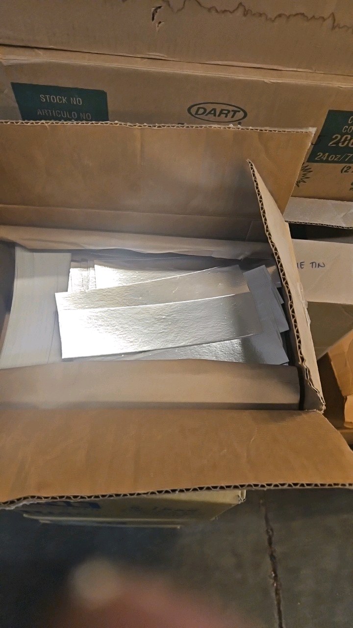 lot 516 image: Laminated board lid