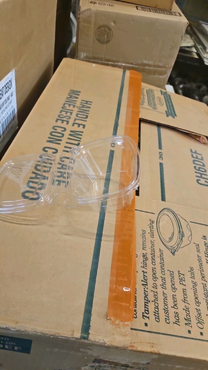 lot 522 image: 6 0z. clear hinge container