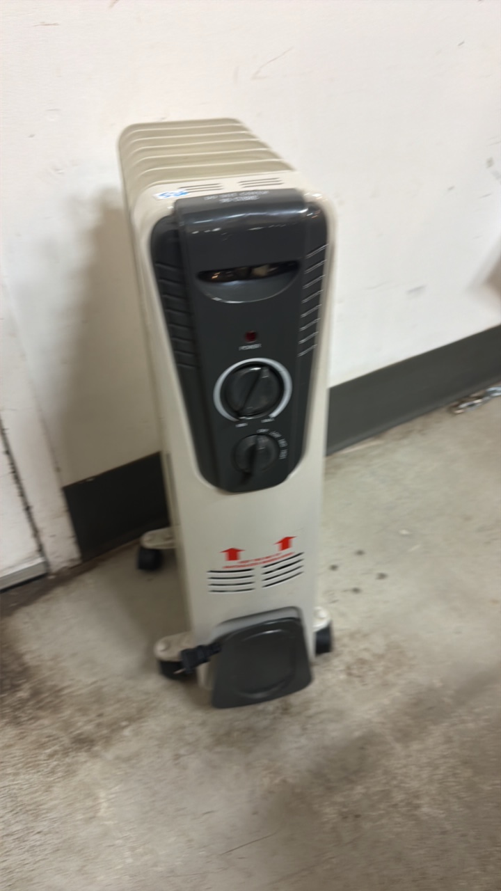 lot 526 image: heater