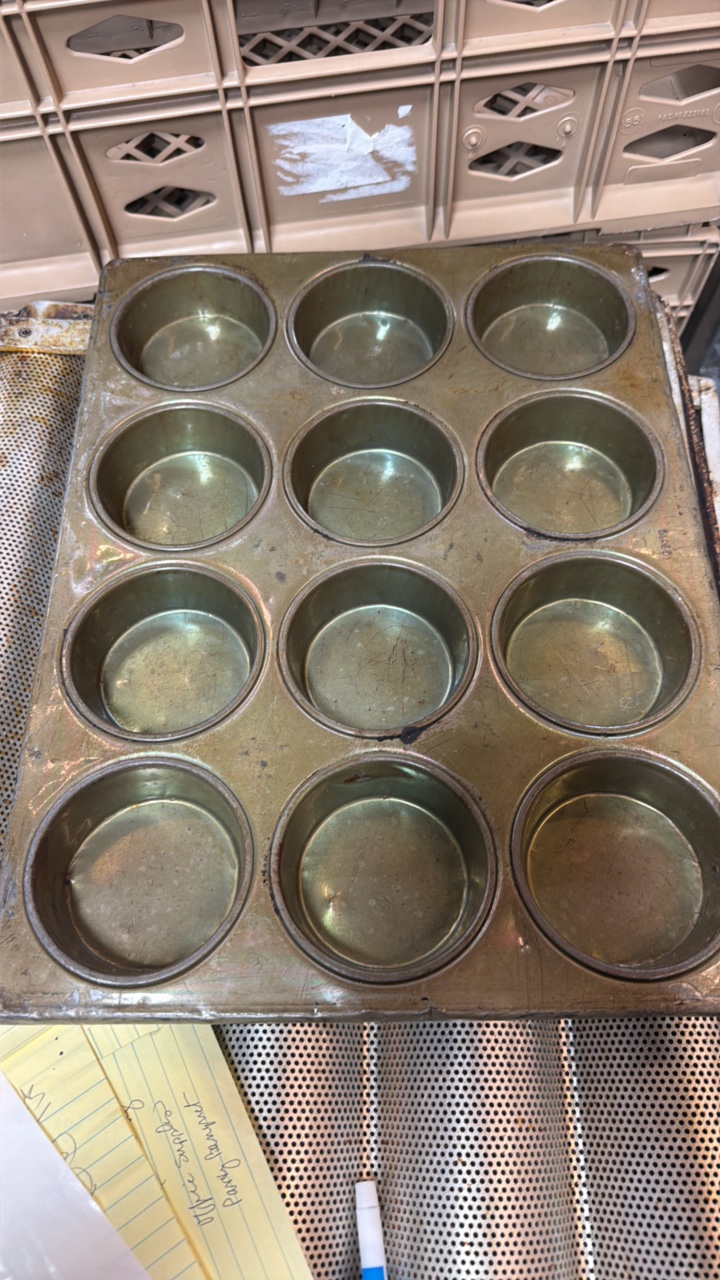 lot 529 image: muffin pans