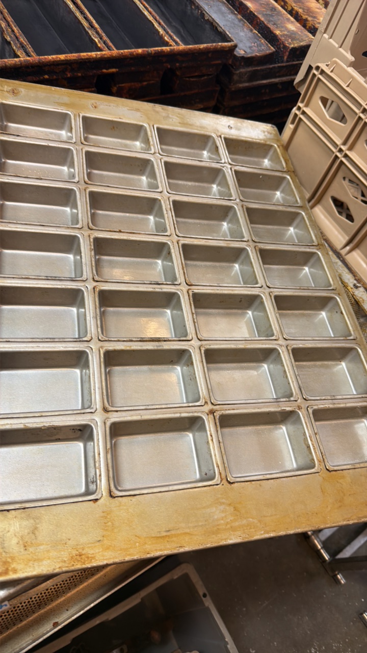 lot 532 image: meatloaf pans