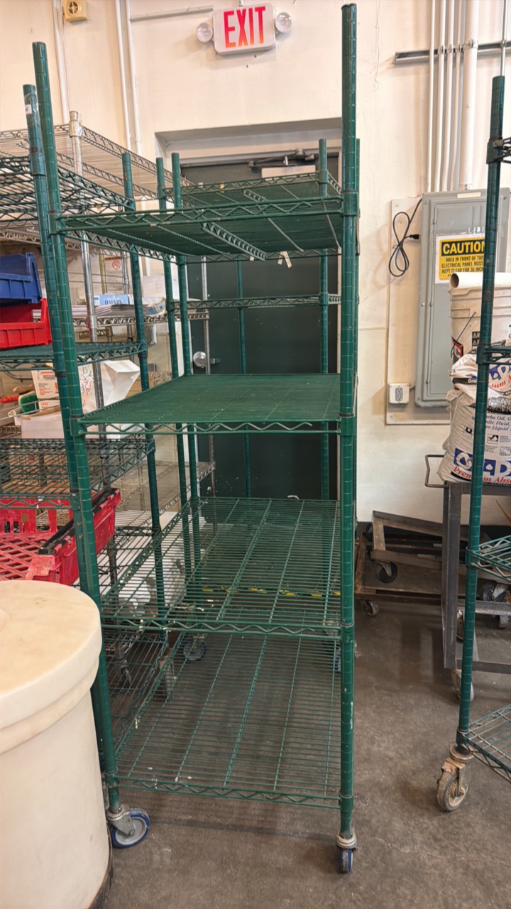 lot 535 image: bakers rack