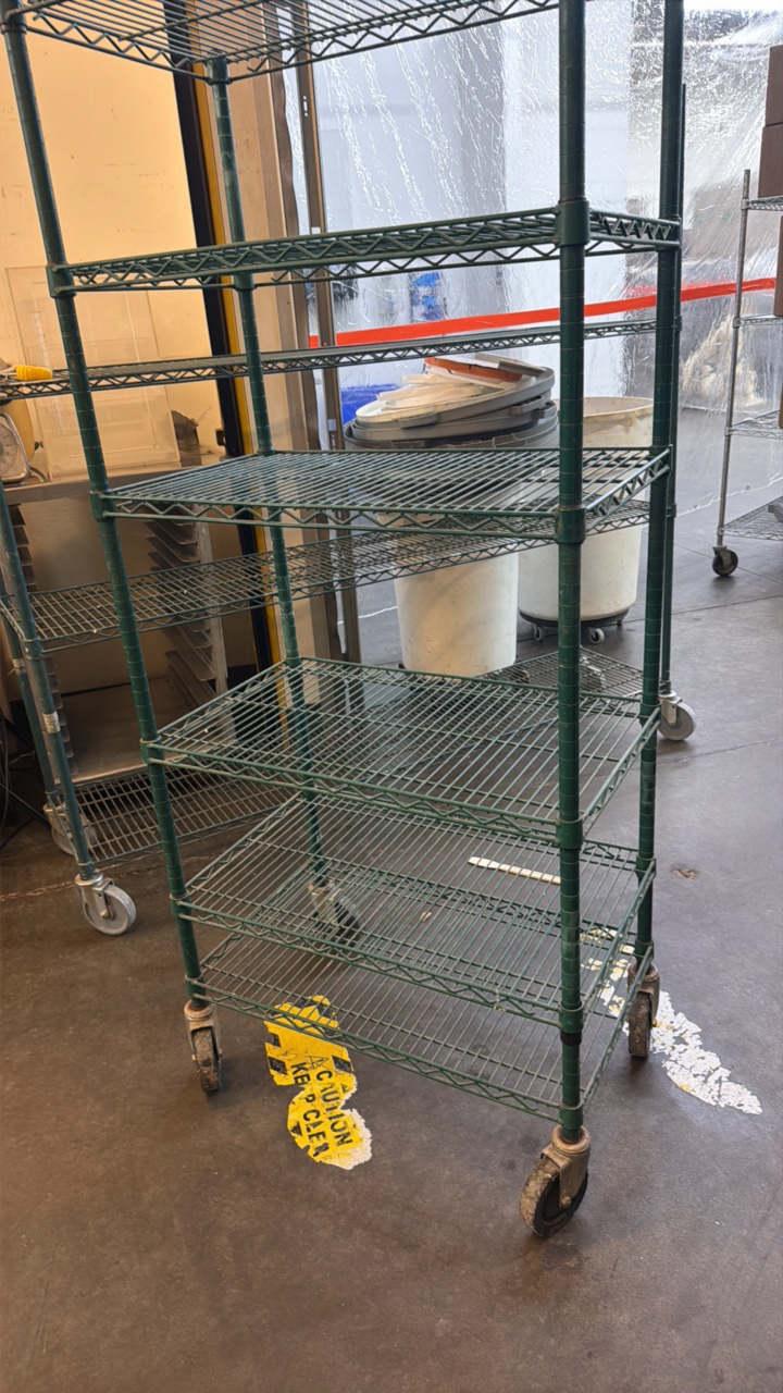 lot 536 image: bakers rack