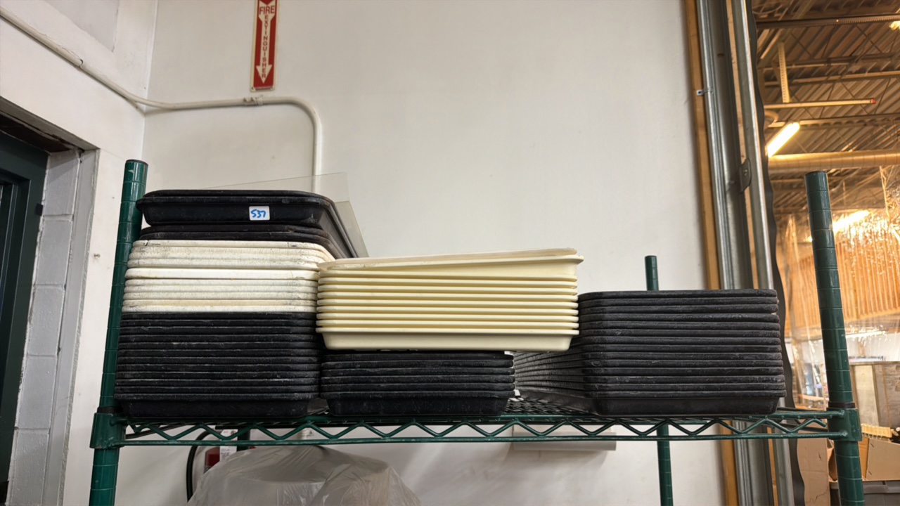 lot 537 image: shelf of trays