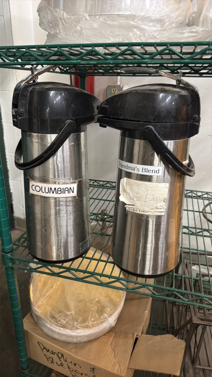 lot 539 image: coffee carafe