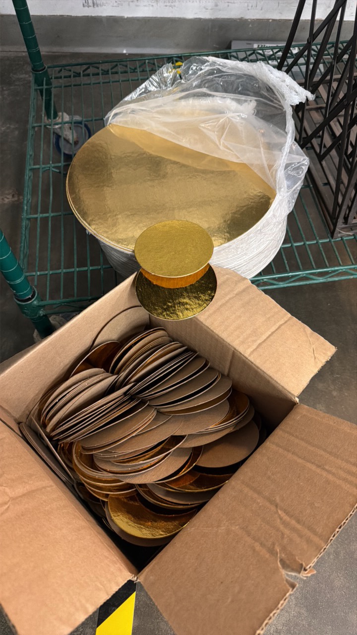 lot 543 image: cake boards