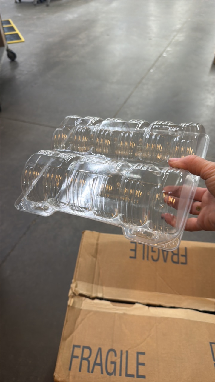 lot 554 image: 12. Count doughnut Takeaway.