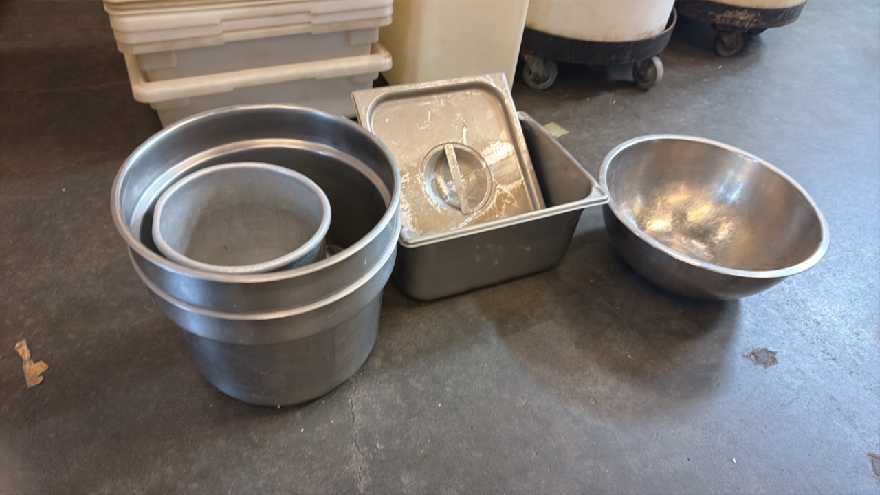 lot 559 image: misc bowls pans