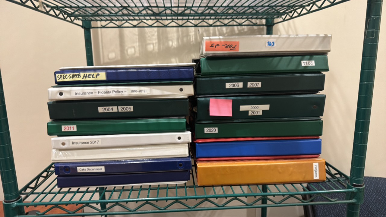 lot 563 image: shelf of binders