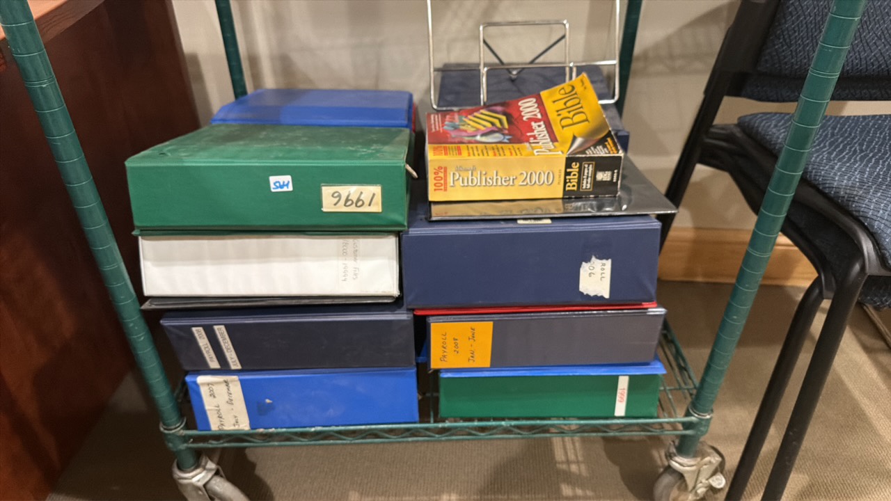 lot 564 image: shelf of binders