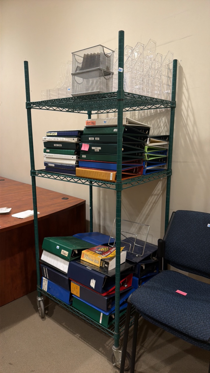 lot 565 image: bakers rack