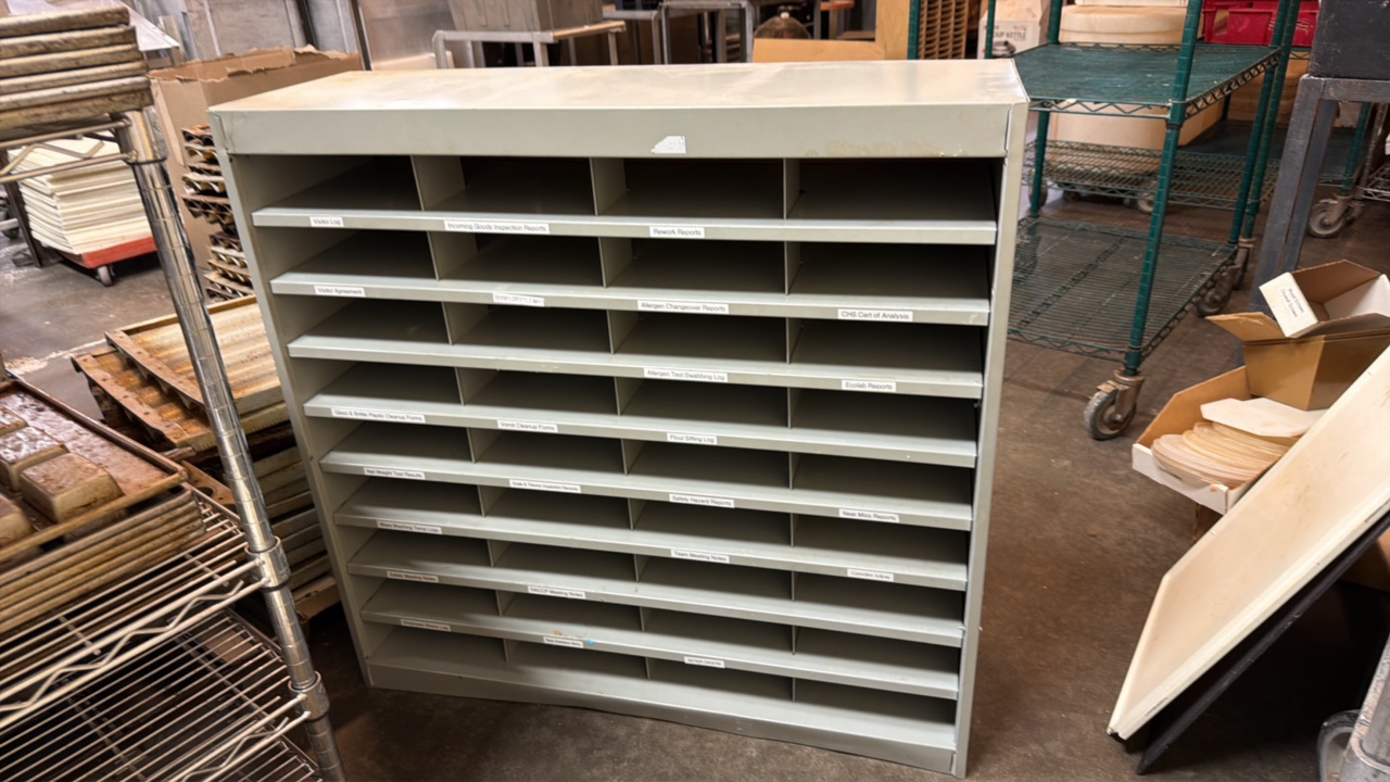 lot 569 image: fixture with slots