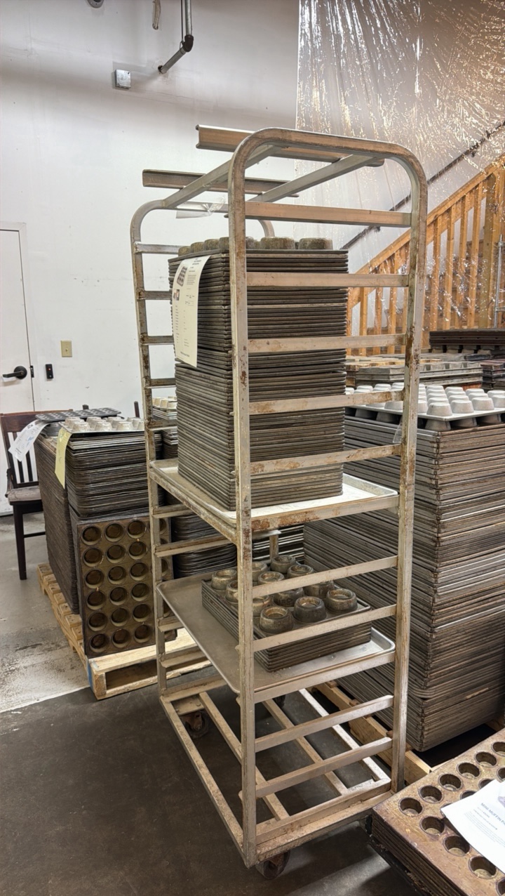 lot 570 image: bread rack