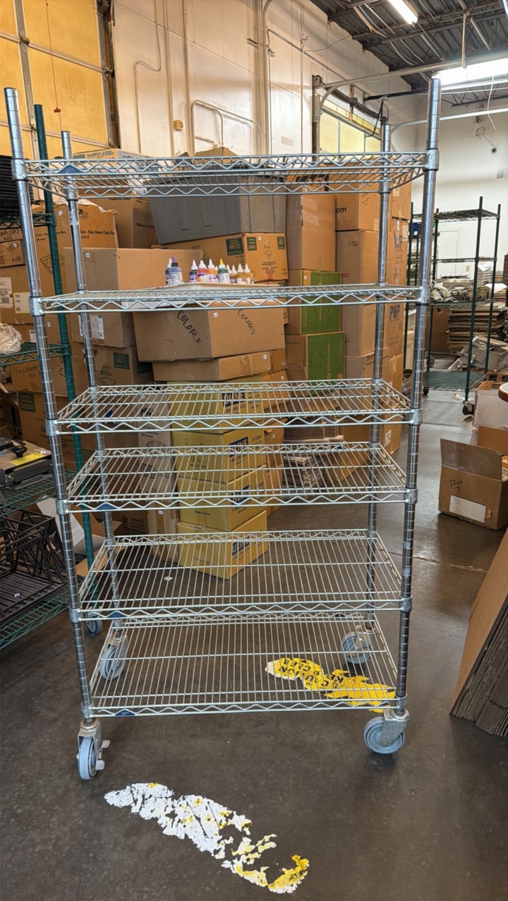 lot 573 image: bakers rack