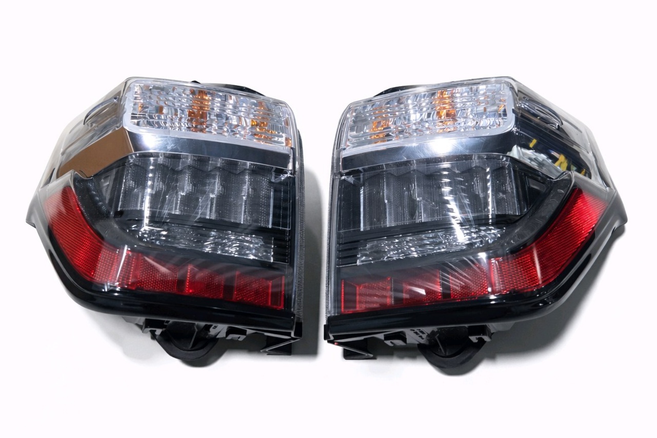 OEM Toyota Tail Light Pair LH RH Rear Lamp Assemblies Clear Smoked Red Japan 12V