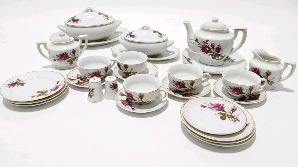 Mixed Vintage Japan Porcelain Tea Set Lot Floral Teapot Sugar Bowl Creamer Cups Plates