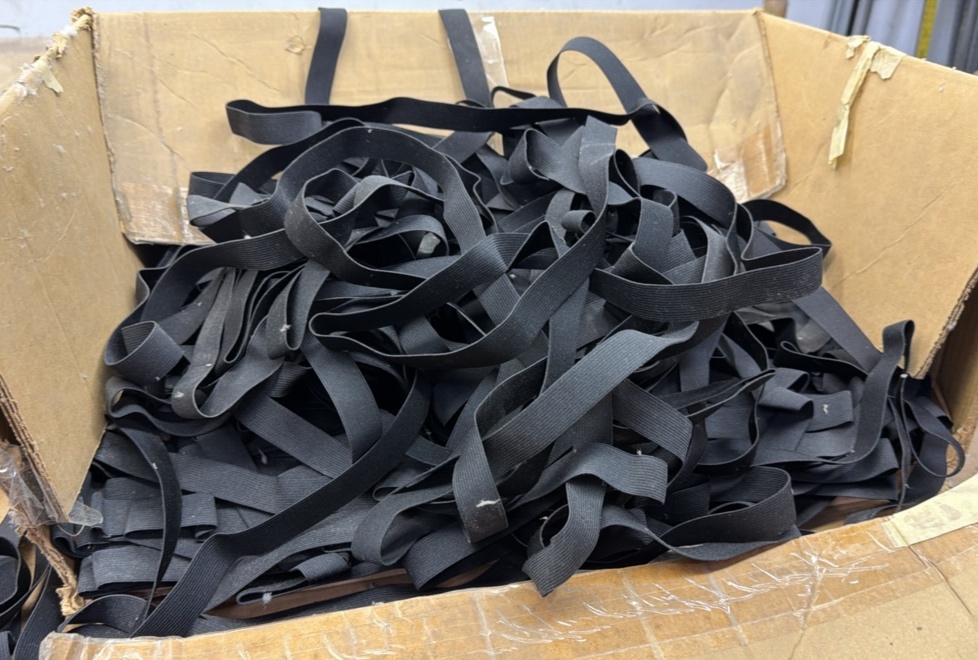 box of 1 black elastic