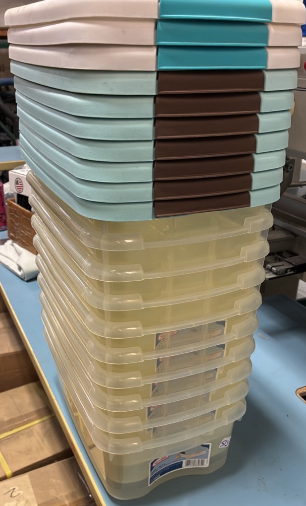 Storage container with lids (10)
