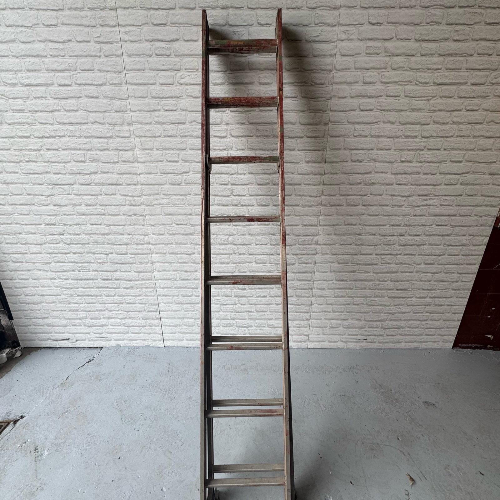 Cuprum Model 554-16 Aluminum Extension Ladder.