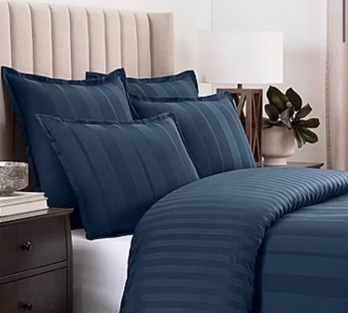 Fieldcrest king-cal king classic stripe 3 piece comforter set. Retail $250 Navy