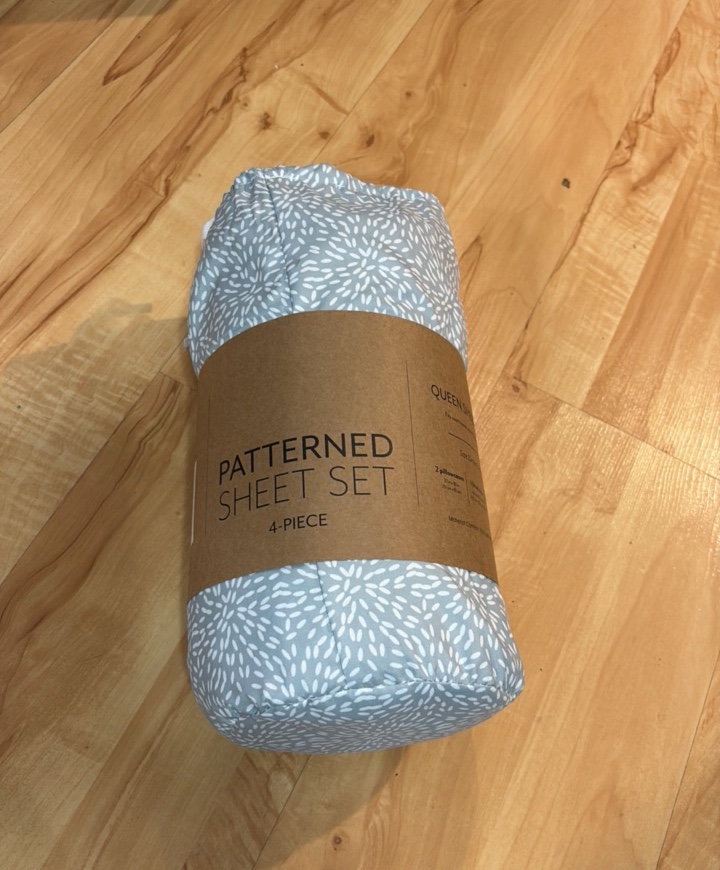 Queen Patterned Sheet Set, 4-Piece Flat sheet Fitted Sheet - 2 Pillowcases