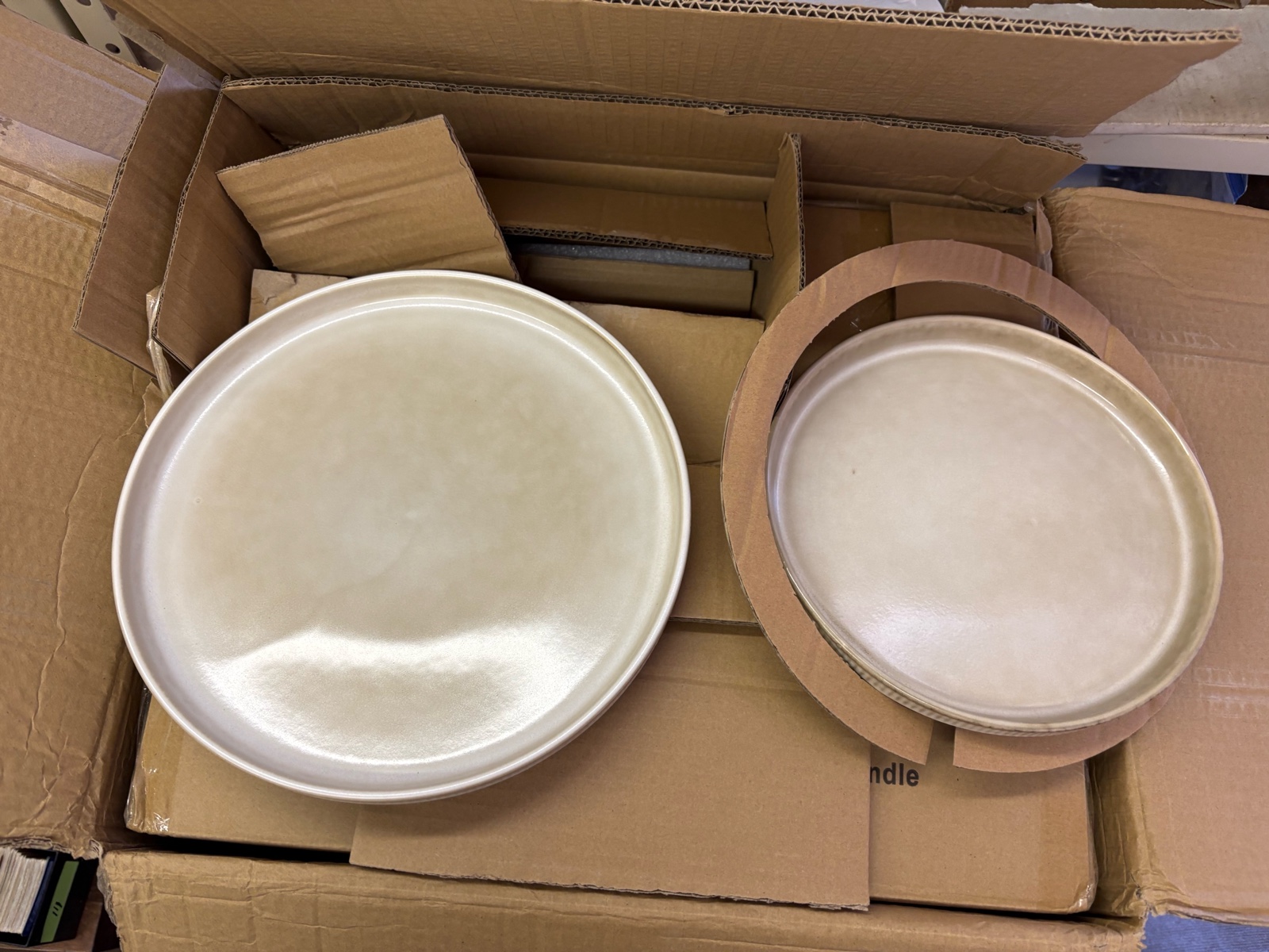 24 Piece Dinnerware Dish Set GDW159CP-24 New X004MD3L21 Light Brown Tan Color