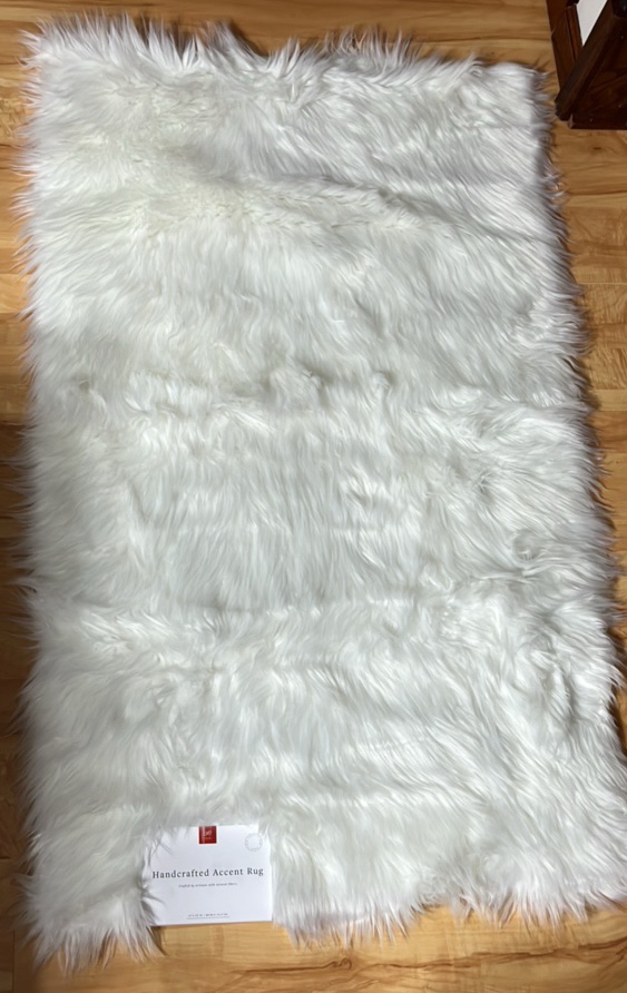 Loloi Fur Collection - accent rug - 27x45