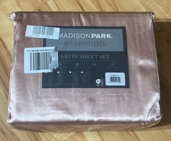 Queen  Madison Park Satin Sheet Set  Blush Color  1 flat sheet 1 fitted sheet 4 pillow cases