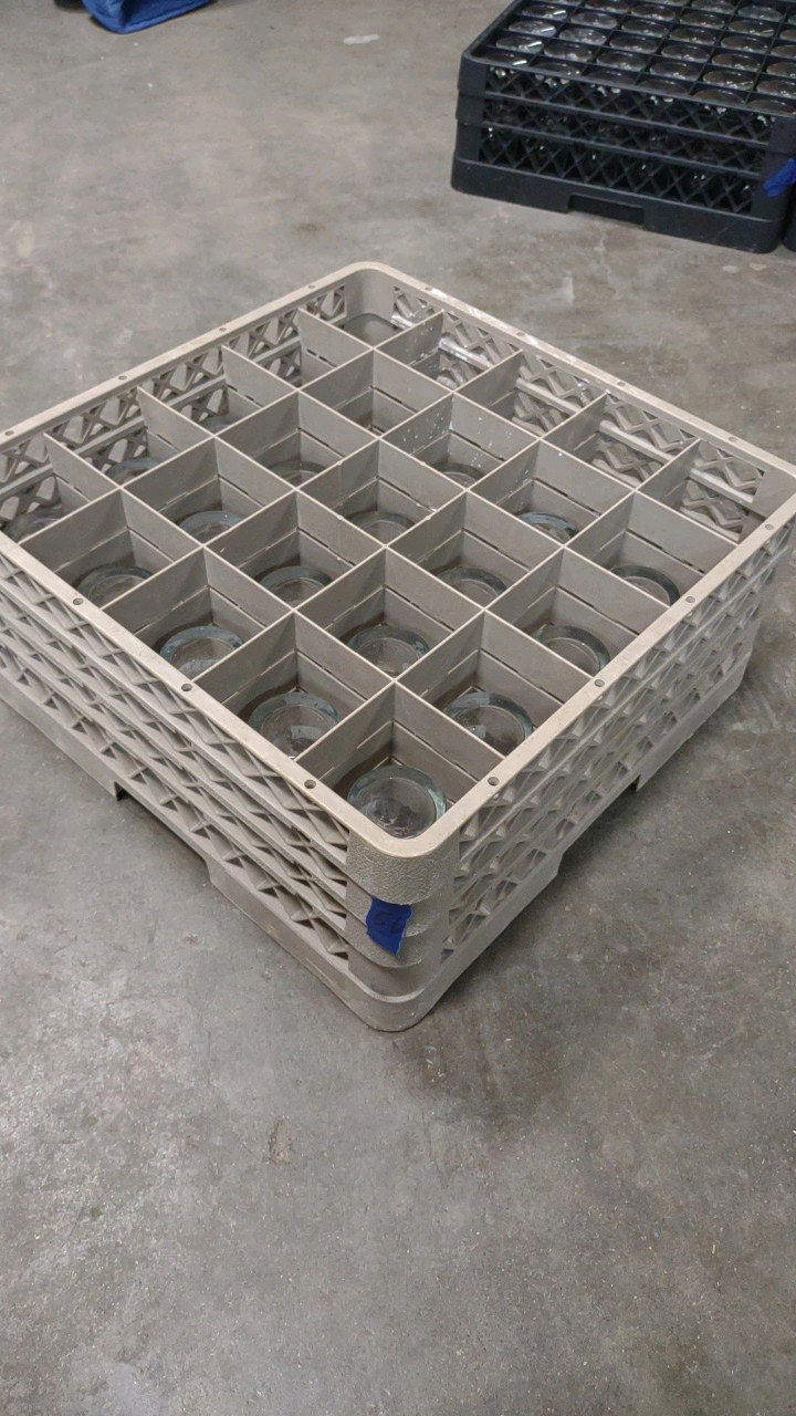 TRAEX GLASS RACKS WITH GLASSES