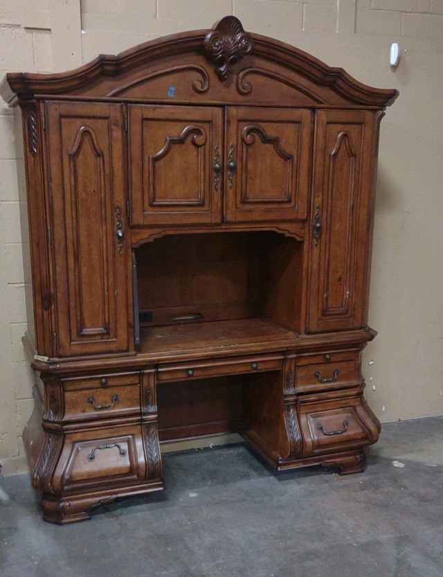 Michael Amini signature piece