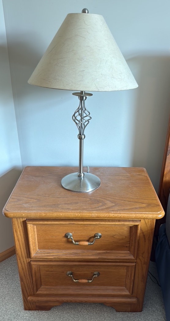 Thomasville Oak style nightstand with lamp included
