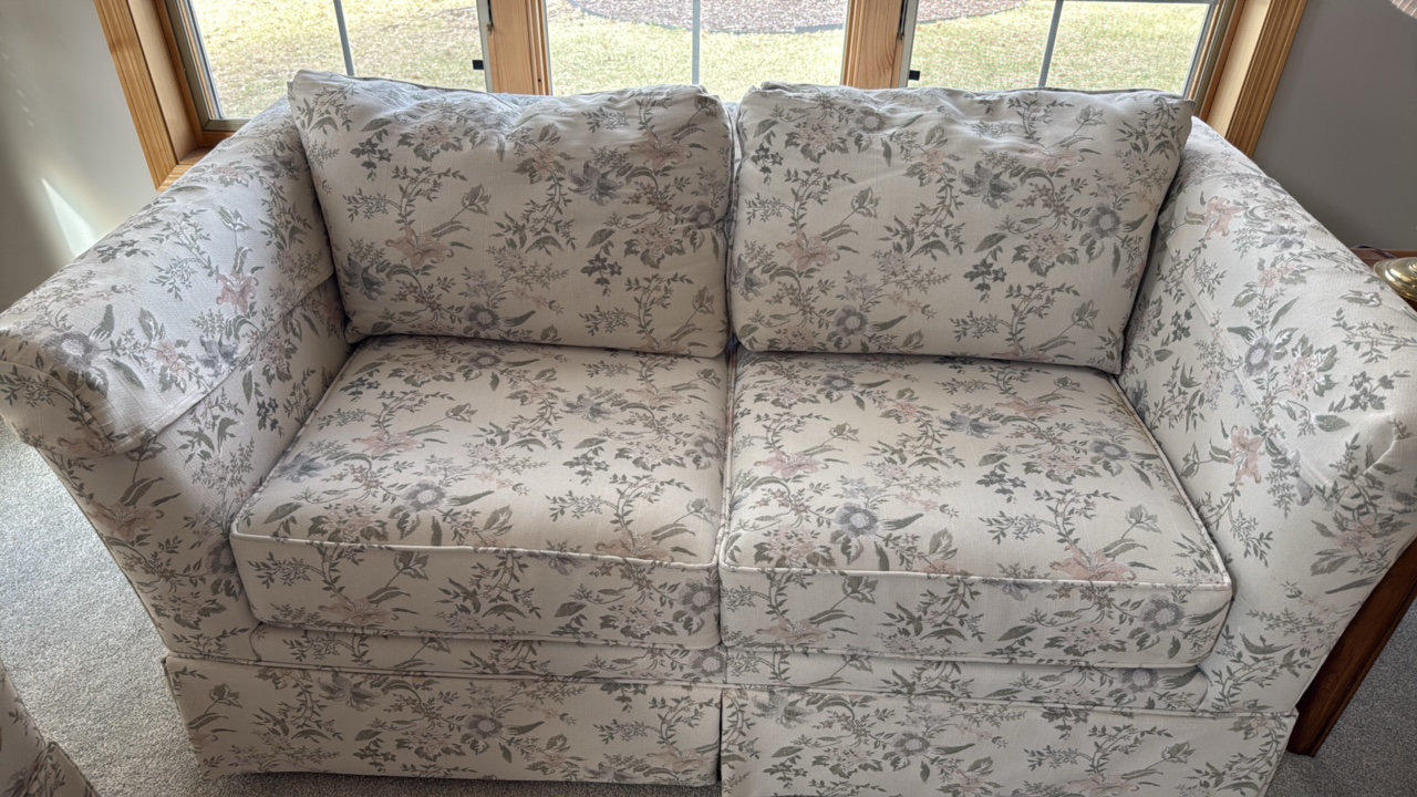 floral pattern loveseat