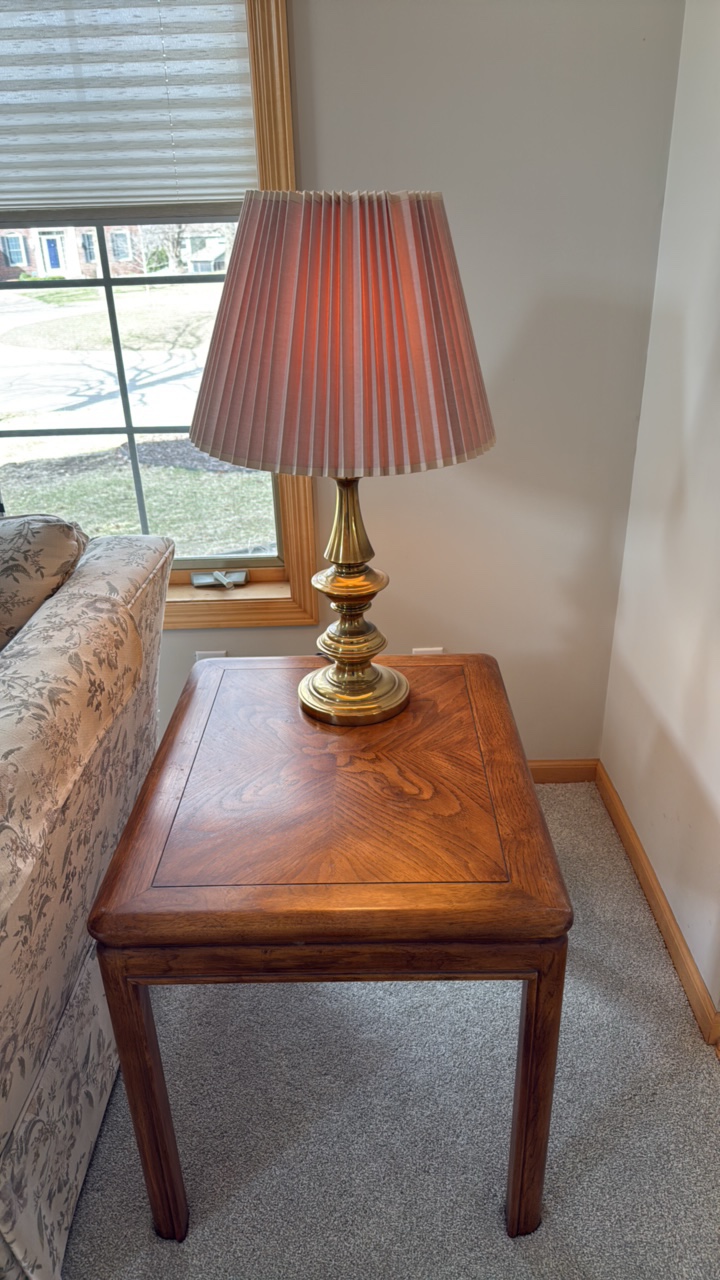 Wooden Drexel End Table with Stiffel brand brass style lamp