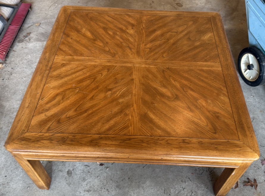 Drexel Brand Oak style coffee table 36 in.�