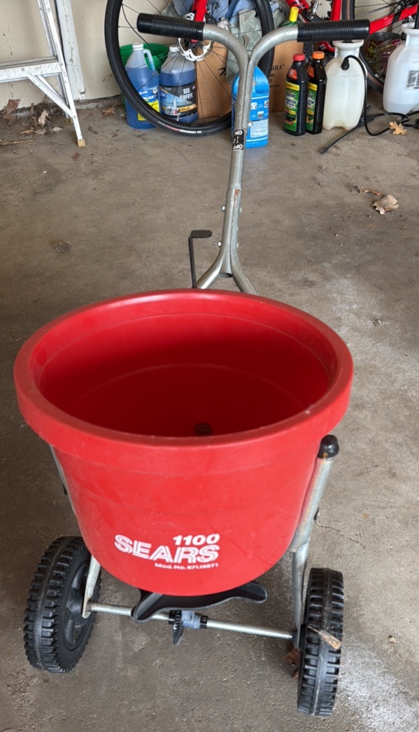 Sears 1100 weed and feed spreader
