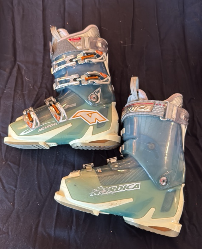 nordic brand ski boot size 24