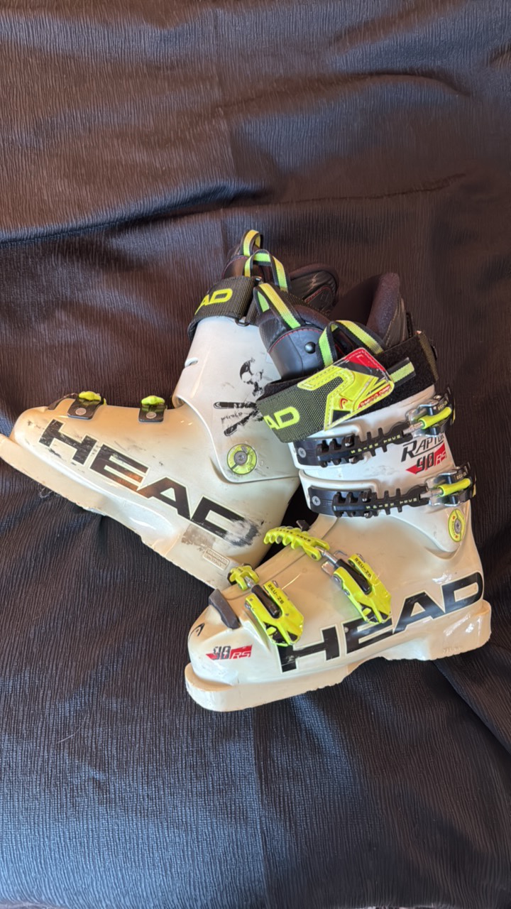ski boot made by HEAD rapture 90 RS Size 23