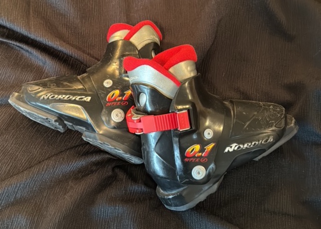kids Nautica .1 super ski boot in Size 34 which is kids size 10-11