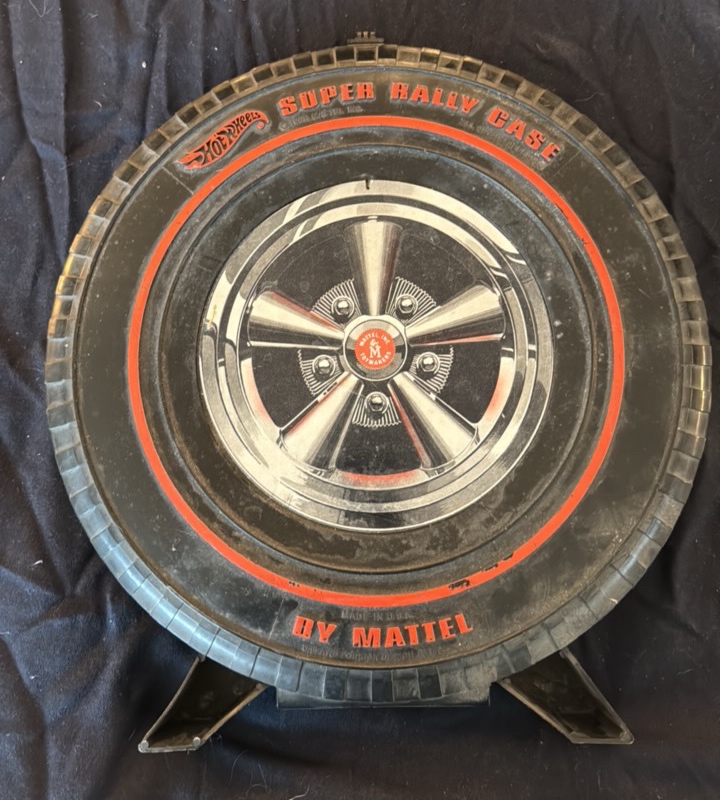 Hot wheels super rally case by Mattel
