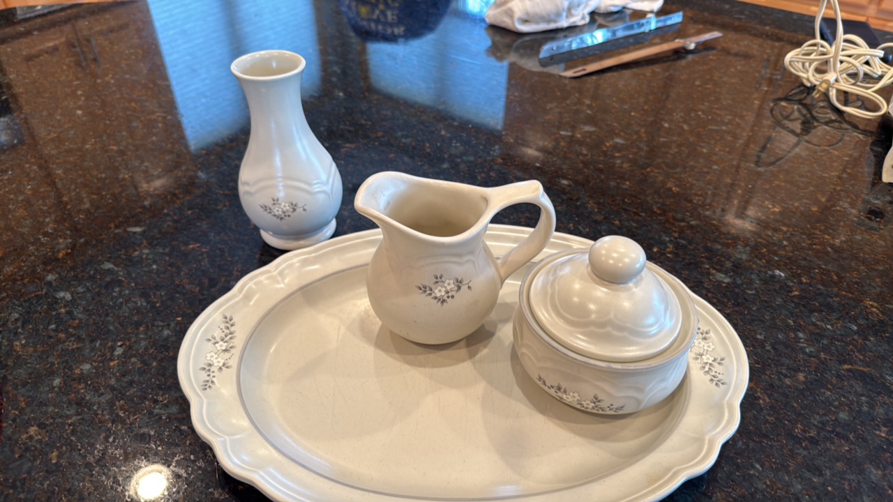 Pfaltzgraff heirloom stoneware set