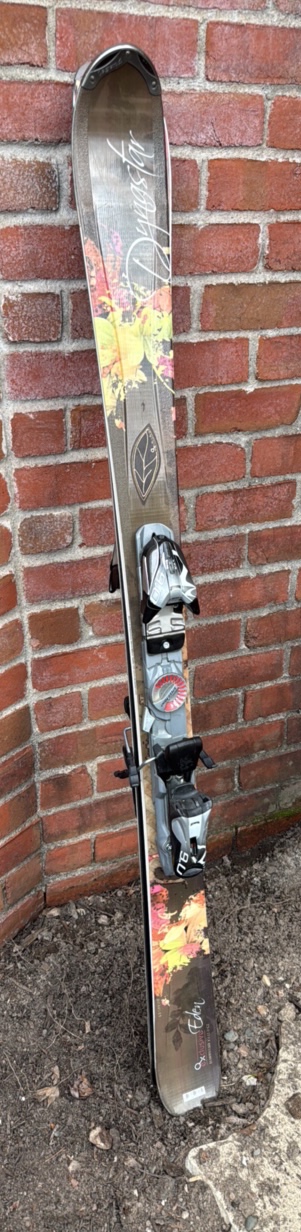 Dynastar Skis 152 cm with Marker binding