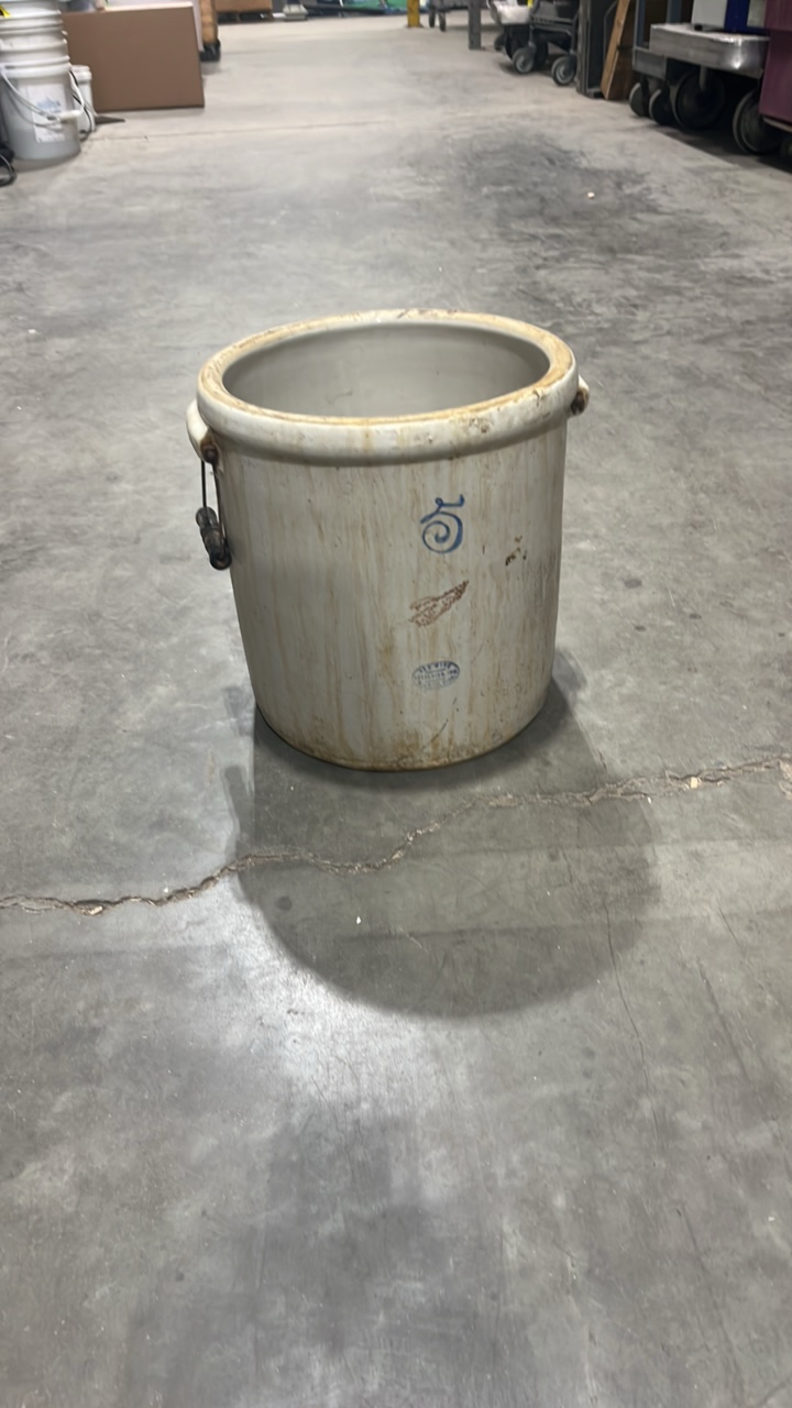 Vintage Red Wing Potteries Inc. Planter (605738)