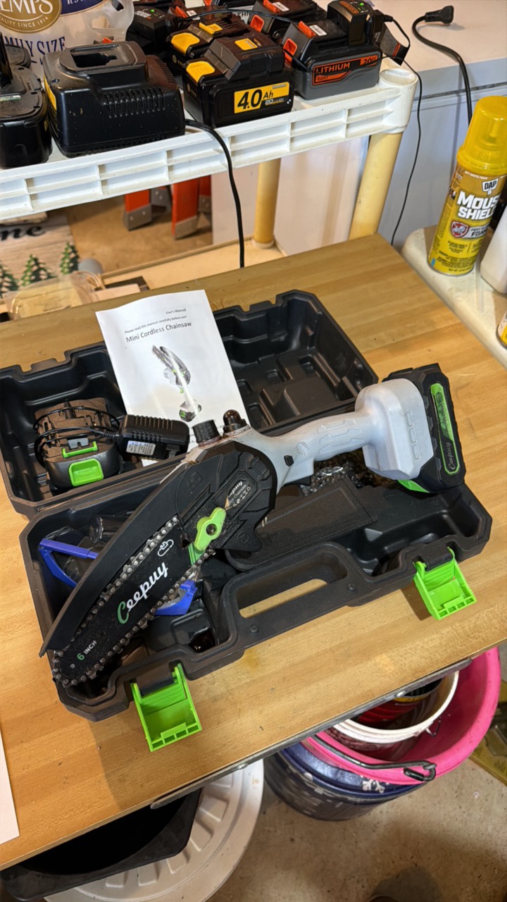 Creepuy Mini Cordless Chainsaw