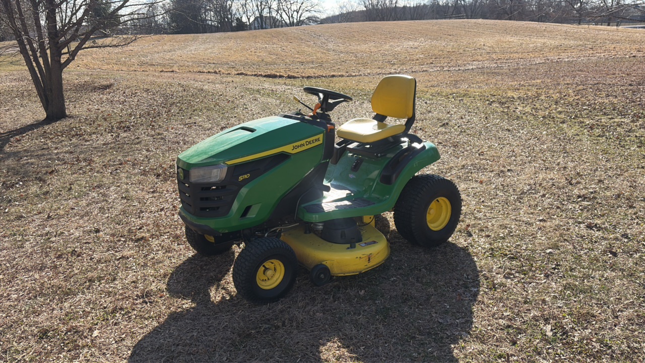 John Deere Tractor S110 - 120 Hours