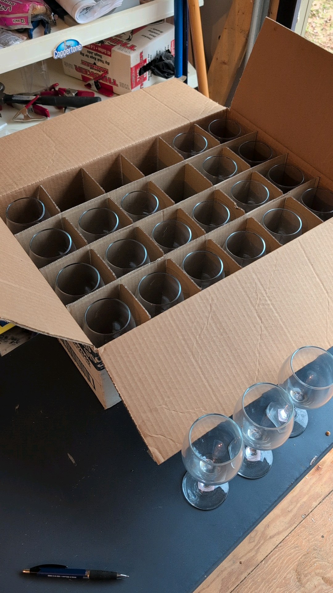 29 glasses round wine